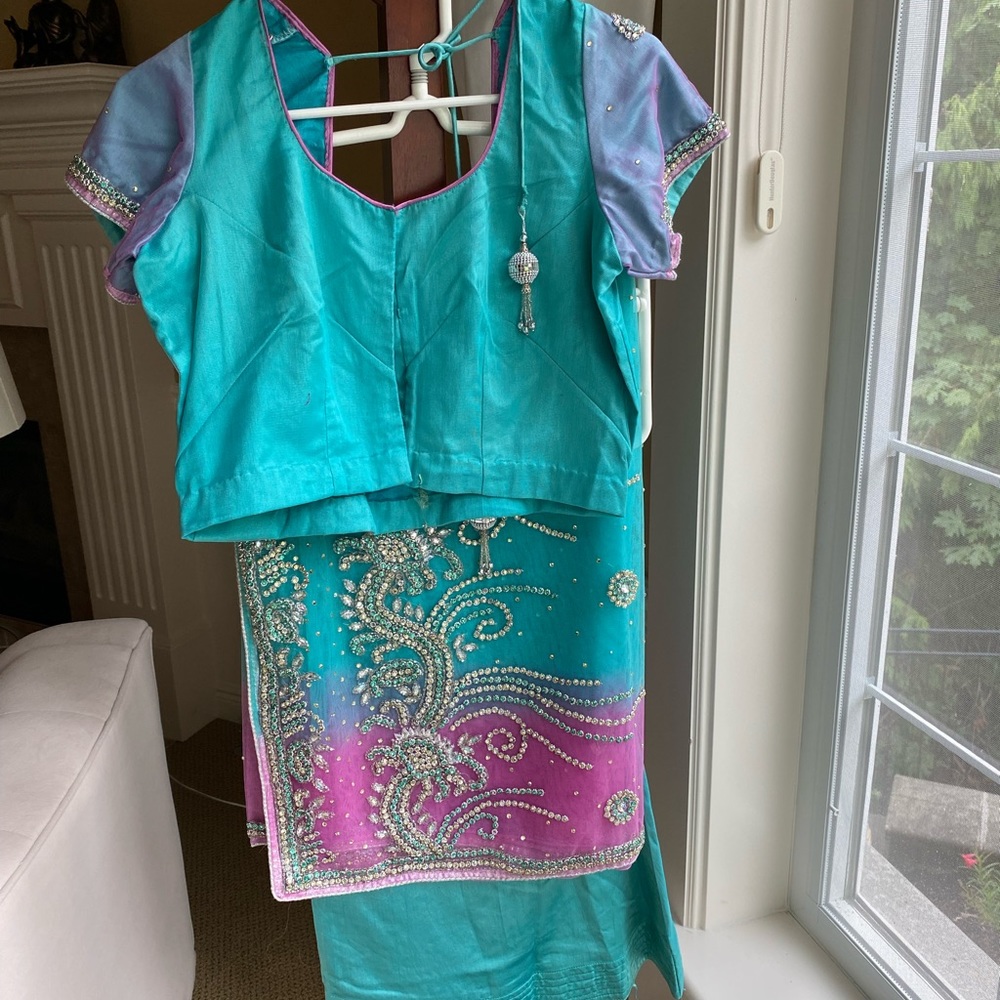 Glamorous Net Sari - image 6